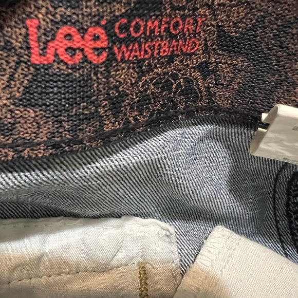 Lee Blue Jean Shorts with Comfort Waistband and Mid-Thigh Length - Picture 5 of 5